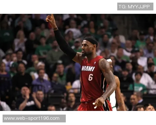 皮尔斯夜店偷瞄性感美女的紧张瞬间只需半秒钟的转头反应